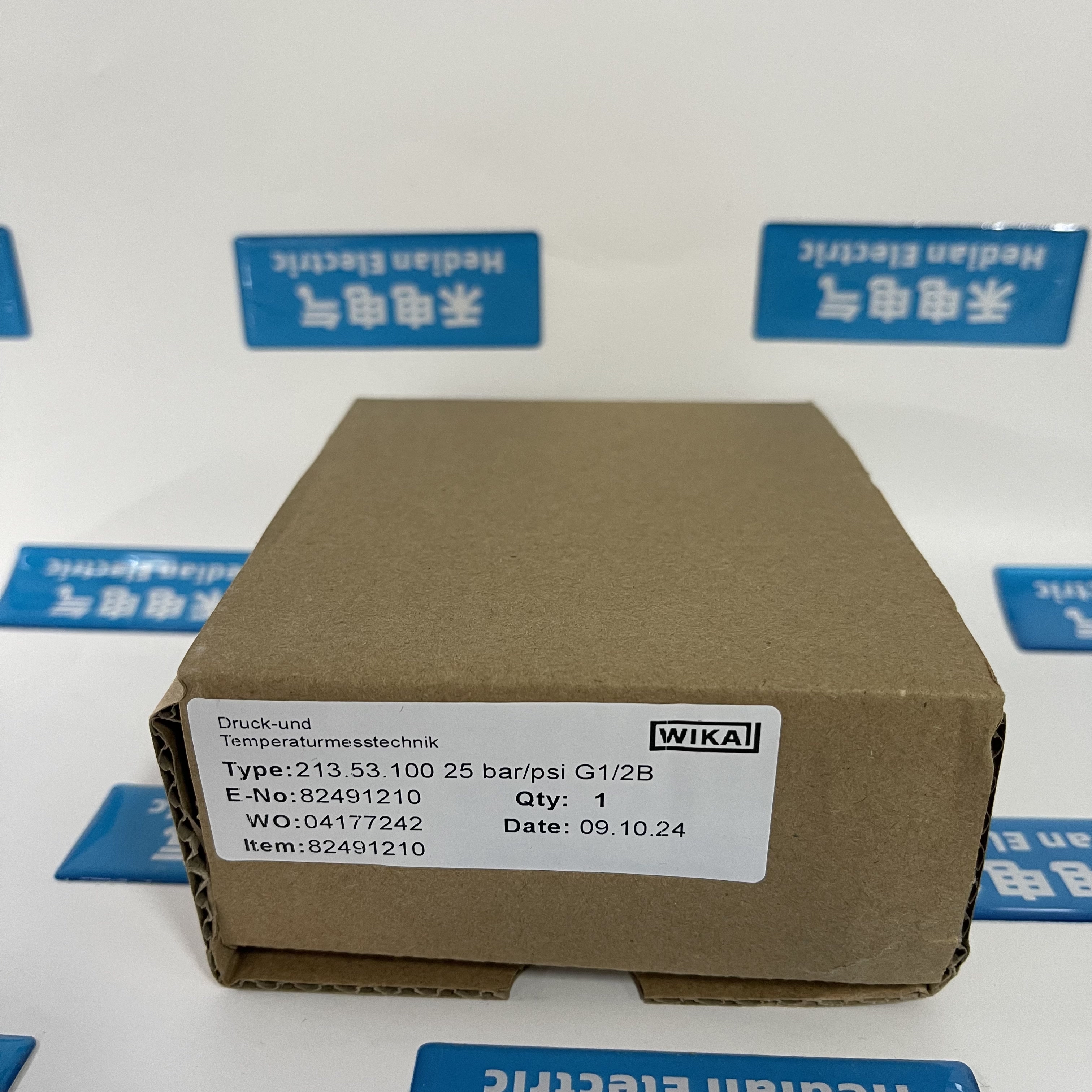 WIKA Pressure & Temperature Sensor 213.53.100 25bar/psi G1/2B