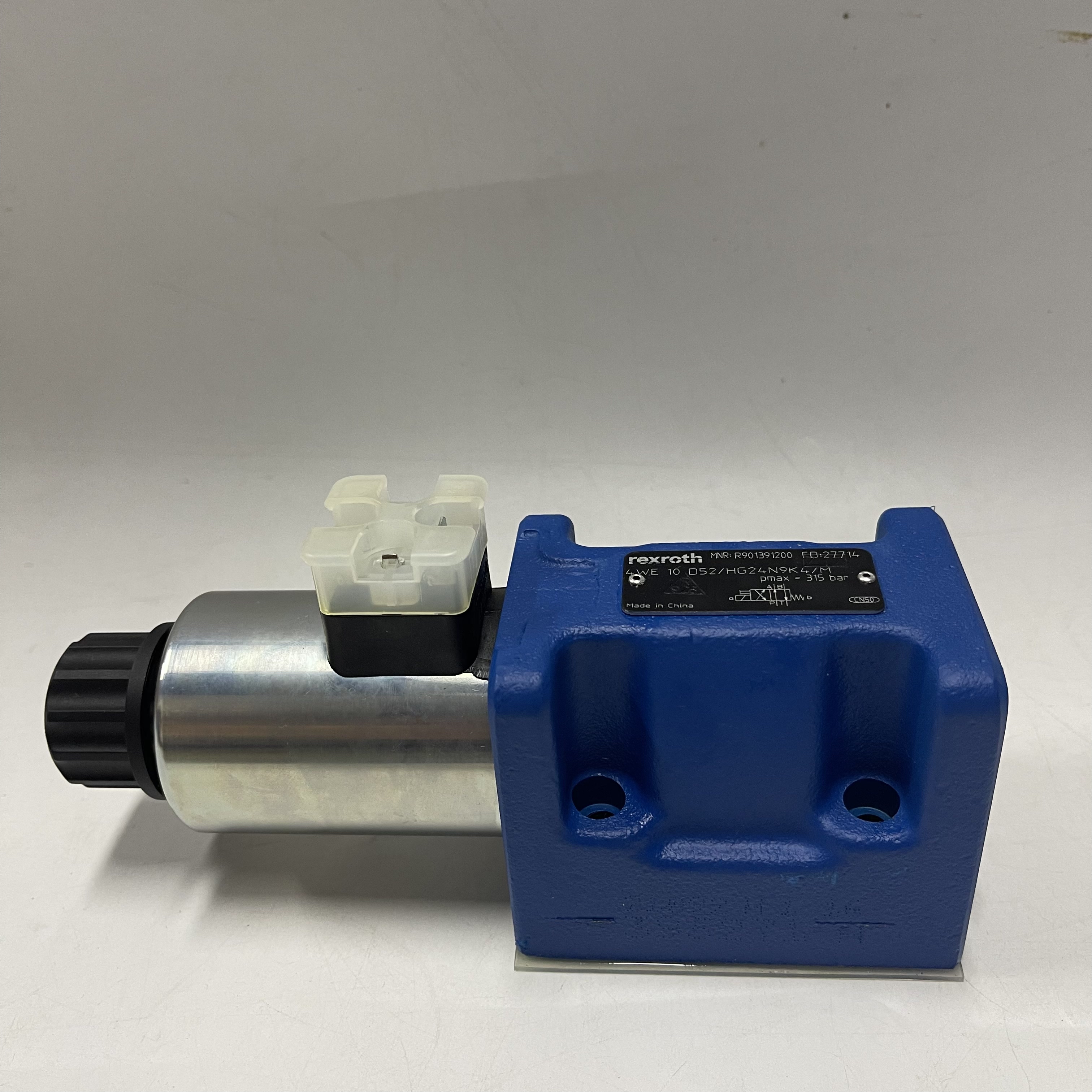 Rexroth Directional Control Valve R901391200  4WE10D5X/HG24N9K4/M